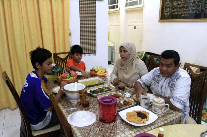 https://cdn.idntimes.com/content-images/post/20170526/raih-keberkahan-ramadan-dengan-makan-sahur-part-2-f25ac564f747aa2e454a450429bac3e6.jpg