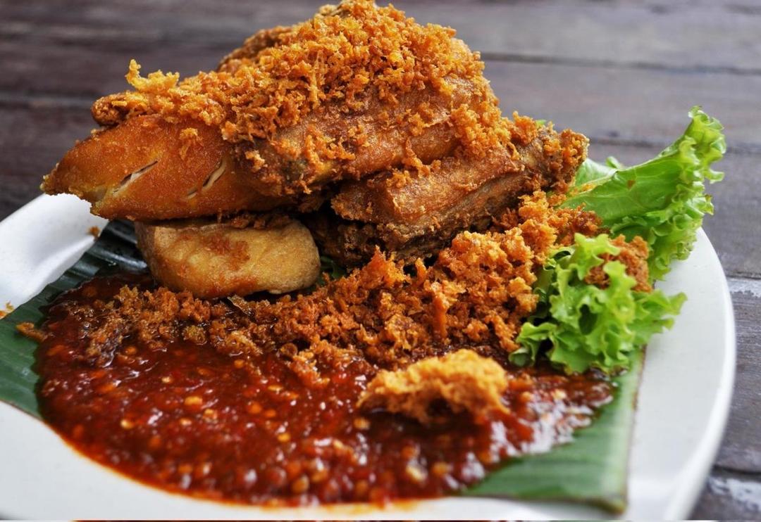 https://cdn.idntimes.com/content-images/post/20171102/resep-membut-ayam-penyet-renyah-f5e61edeb8a0713ba19bbdabb403c5b2.jpg