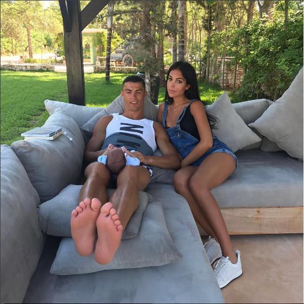 https://cdn.idntimes.com/content-images/post/20170711/ronaldo-54e43cff3cd326d4933075a5da893e4c.jpg