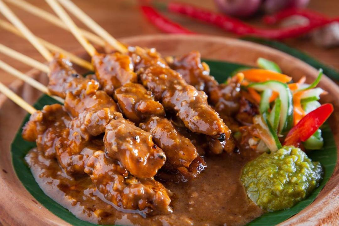 https://cdn.idntimes.com/content-images/post/20170911/sate-ayam-6104dce9ee28a649fe6f4dba5d34846c.jpg