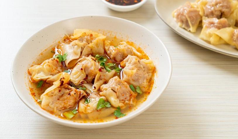 Resep Pangsit Ayam Chili Oil, Pedas dan Rasa Daging Banget!