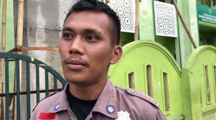 Saptara selaku petugas keamanan Kampus Univa (IDN Times/Eko Agus Herianto)