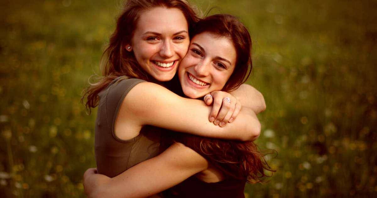 https://cdn.idntimes.com/content-images/post/20170612/sister3-29262b310f945cd0cd08ed69d7dac5b0.jpg