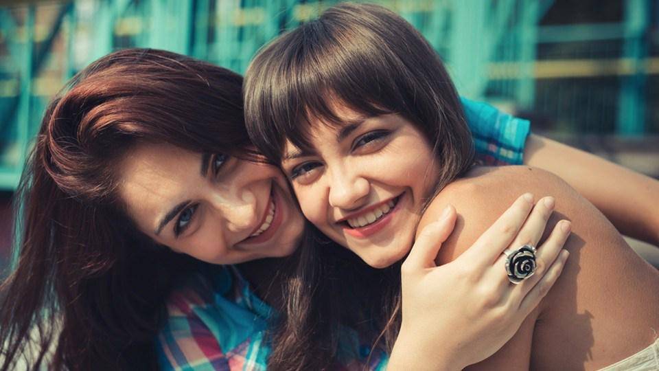 https://cdn.idntimes.com/content-images/post/20170612/sister9-3dd6fc36dea8a1cbdd100d28fd82b99e.jpg
