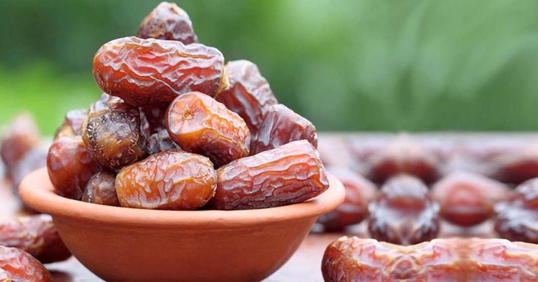 https://cdn.idntimes.com/content-images/post/20180116/spiritriau-5-tips-belanja-buah-kurma-berkualitas-di-tanah-suci-3783ad68d9fd17cb7fdce516622333e7.jpg