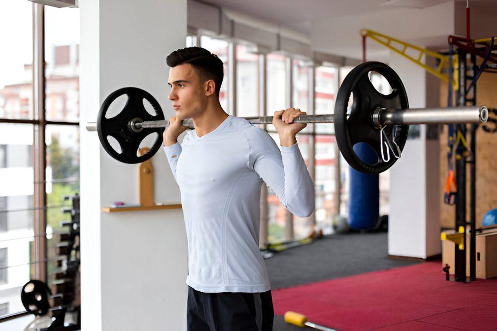ilustrasi pria melakukan gym (freepik.com/freepik)