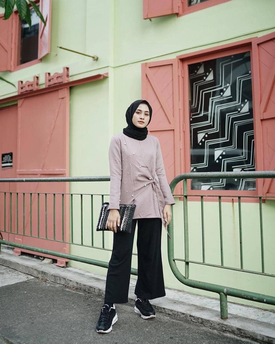 https://cdn.idntimes.com/content-images/post/20180523/style-hijab-bukber-1-47013f52217b571785cc8eb096f19bc4.jpg