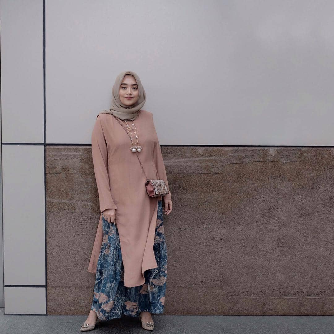 https://cdn.idntimes.com/content-images/post/20180523/style-hijab-bukber-4-222bbb99a4b532c180a200b7eb700ede.jpg