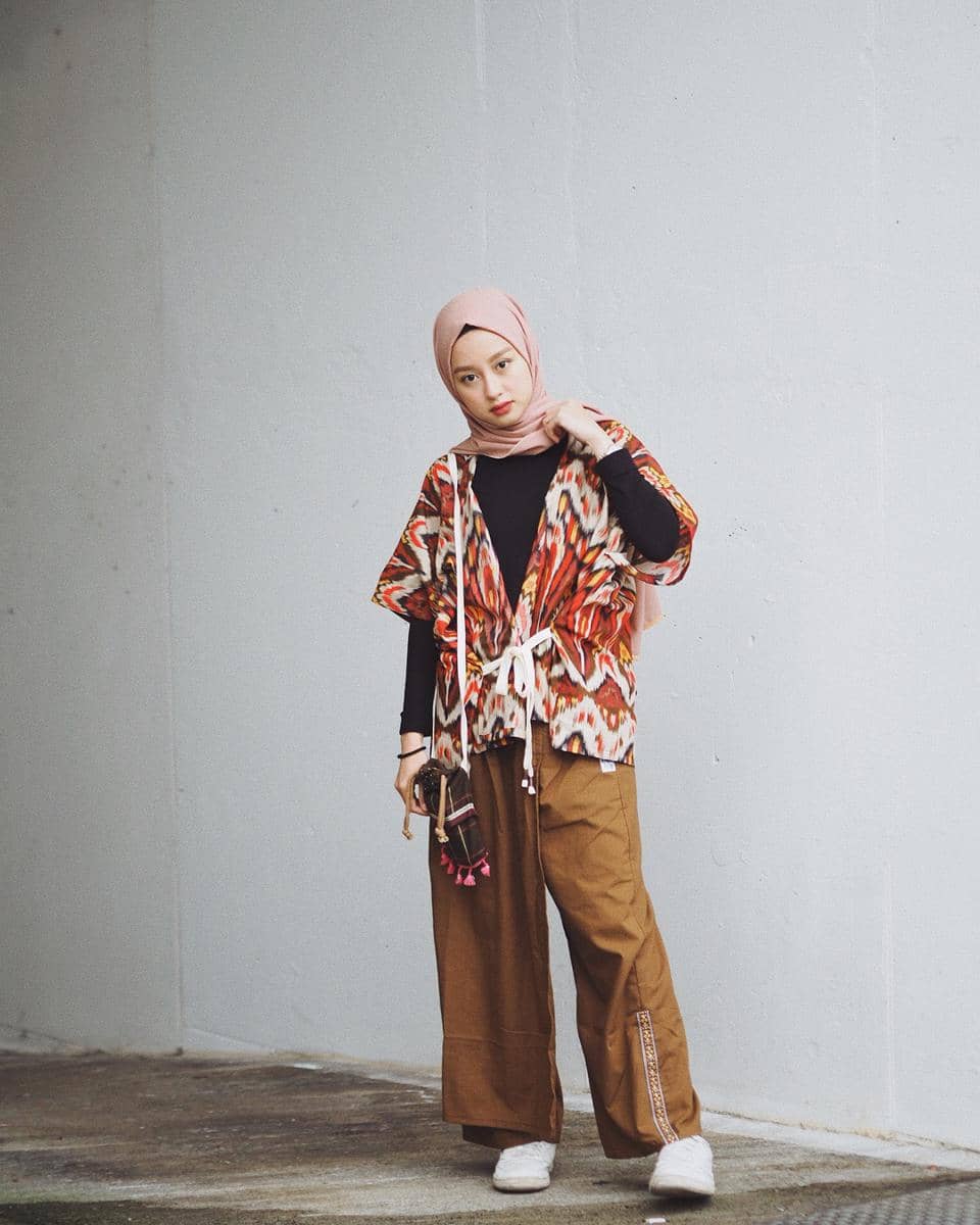 https://cdn.idntimes.com/content-images/post/20180523/style-hijab-bukber-7-3b159bda524617932e3ec0a57e4d319d.jpg
