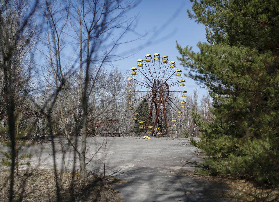 https://cdn.idntimes.com/content-images/post/20170428/to-conduct-their-experiment-they-had-to-turn-off-many-of-the-power-stations-automatic-safety-controls-and-also-remove-a-majority-of-the-plants-control-rods-which-absorb-neutrons-and-limit-the-reaction-da4aa513af75fe4cae46b1ecd90c575e.jpg