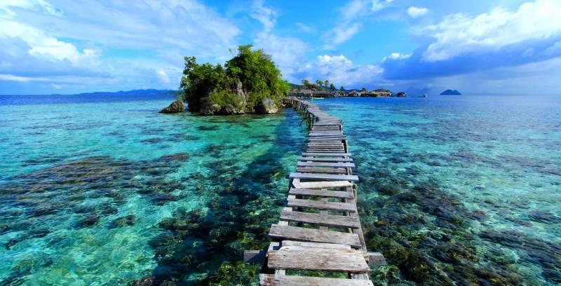 https://cdn.idntimes.com/content-images/post/20170928/tomini-bay-3d70db16571d240adb8e63d15227bd3c.jpg