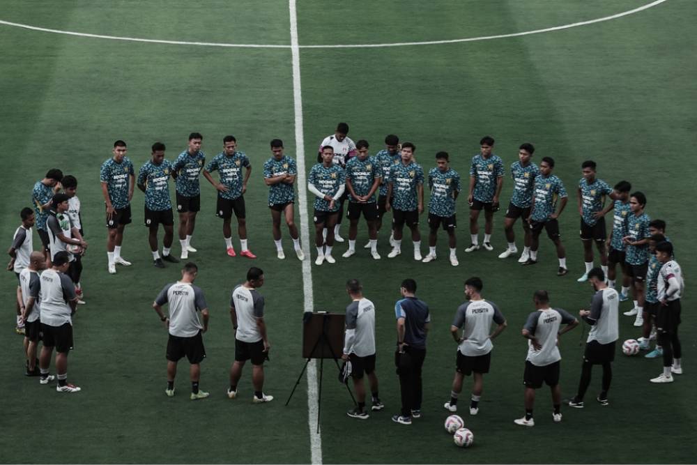 Para pemain Persita Tangerang dalam sesi official training di Stadion BJ Habibie Parepare pada 22 Mei 2025. (Instagram.com/persita.official)