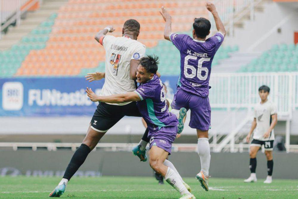 Salah satu momen laga pekan ke-17 BRI Liga 1 2024/2025 antara Persita Tangerang versus PSM Makassar yang berlangsung di Stadion Pakansari Cibinong, Kab. Bogor, pada 29 Desember 2024. (Instagram.com/psm_makassar)