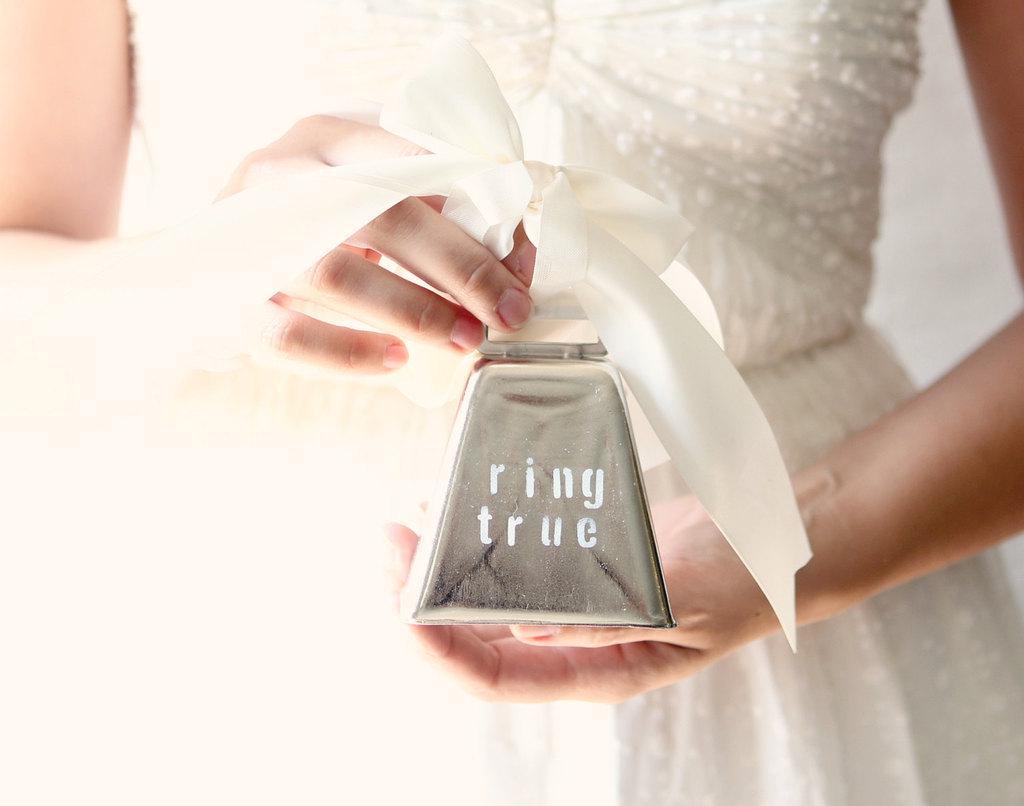 https://cdn.idntimes.com/content-images/post/20170711/wedding-ring-bearer-pillow-alternatives-silver-bellfull-d615e1b60959f5ada50584632d04c1dd.jpg