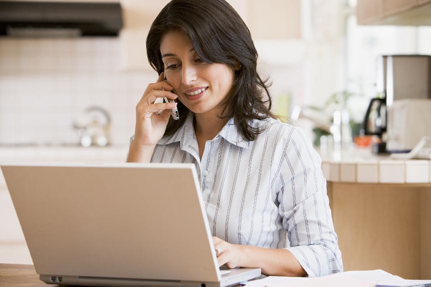 https://cdn.idntimes.com/content-images/post/20170403/woman-on-phone-forr-consultation-de9c72e68b201f619d0ef59b48bc17f1.jpg