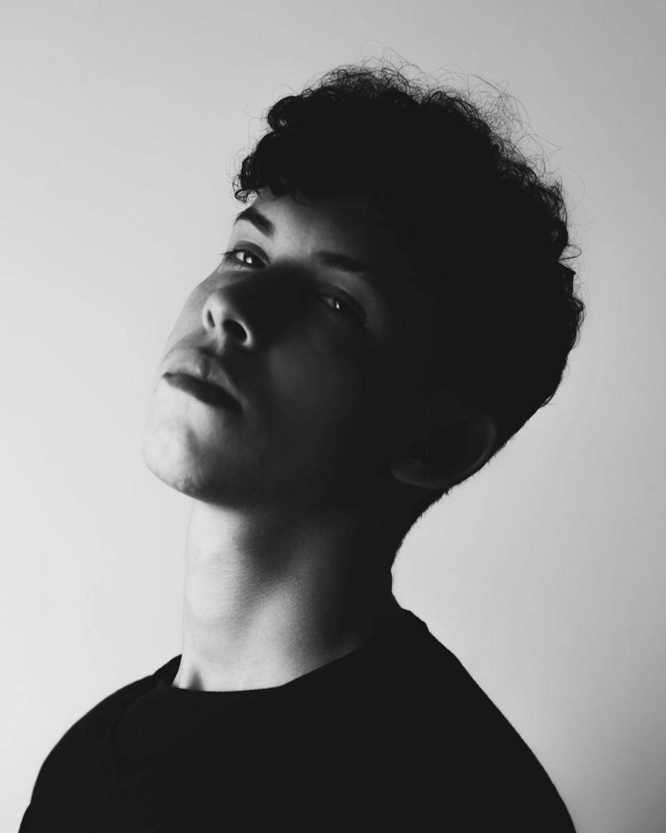 ilustrasi pria menawan (unsplash.com/Luiz Rogério Nunes)