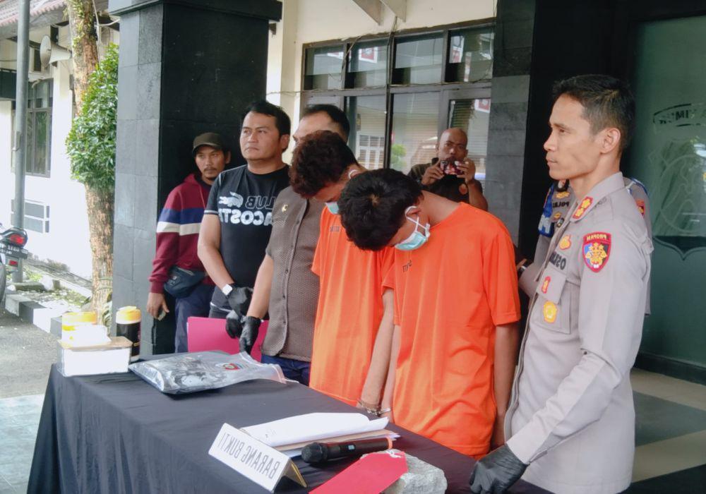 Diduga Bubarkan Balap Liar, 2 Pemuda Ditahan karena Lempar Paving