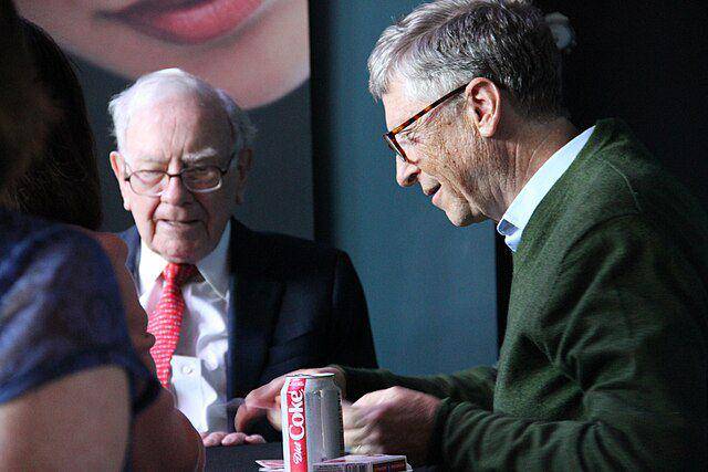 Warren Buffet (commons.wikimedia/BorsheimsJewelry)