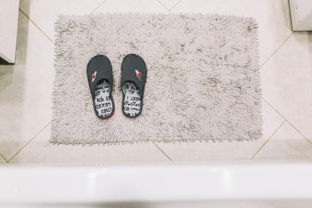 7 Rekomendasi Keset Kamar Mandi Anti Slip dan Cepat Menyerap Air
