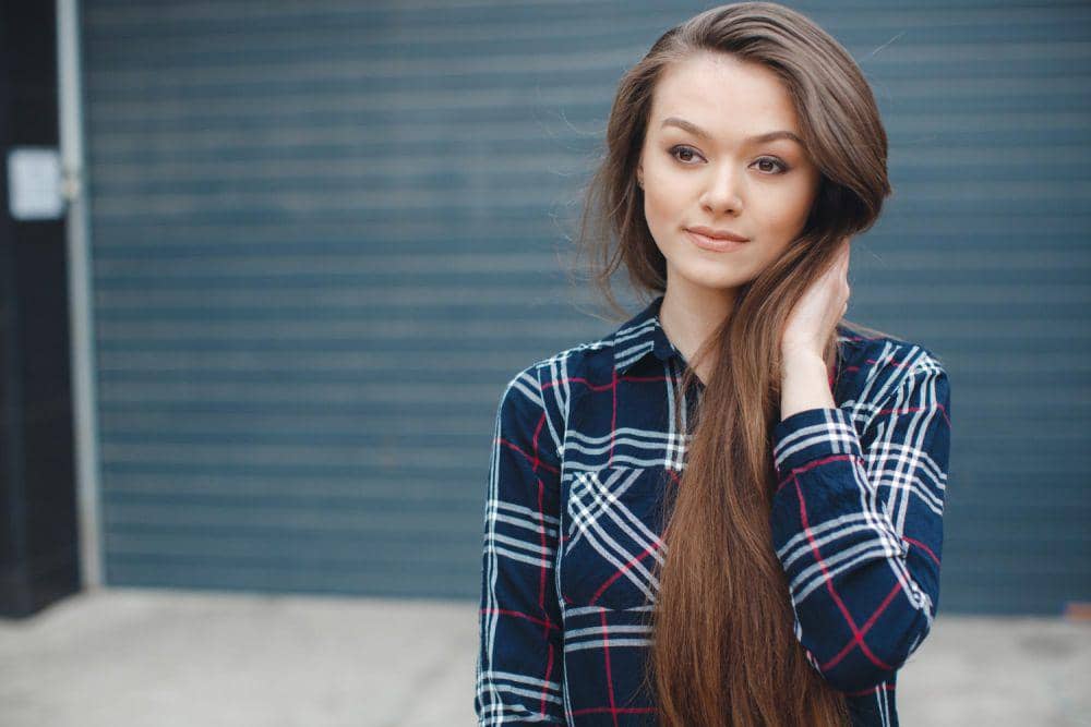 Ilustrasi model rambut side part