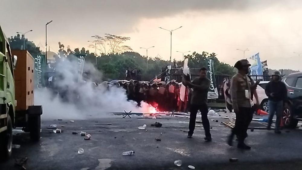 Pertandingan Persib Bandung Vs Persis Solo Diwarnai Kericuhan