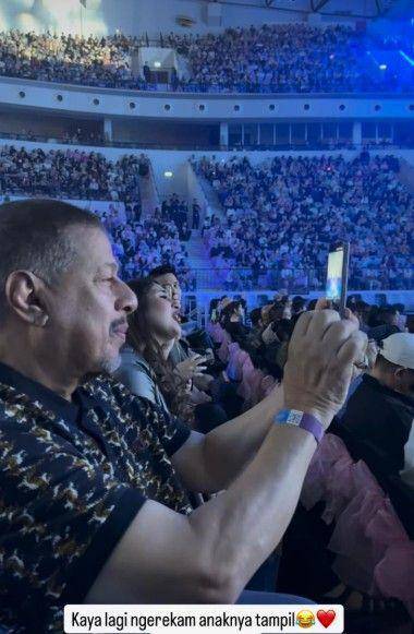 artis nonton konser Rossa (Instagram.com/fadiljaidi)