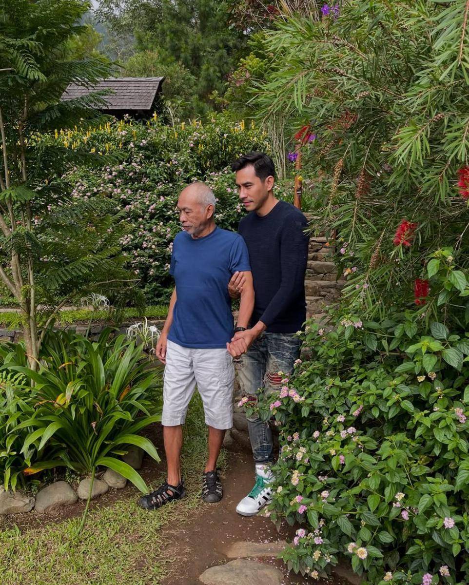 kenangan Darius Sinathrya urus sang ayah yang sakit (instagram.com/dagnesia)