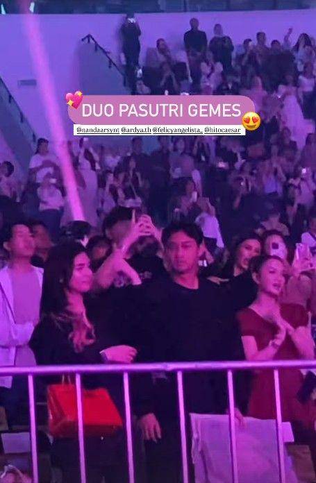 artis nonton konser Rossa (Instagram.com/felicyaangelista_)