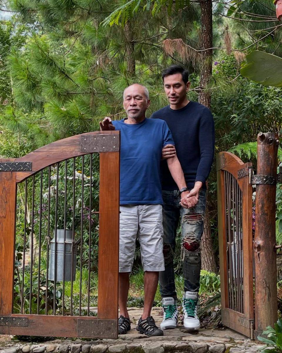 kenangan Darius Sinathrya urus sang ayah yang sakit (instagram.com/dagnesia)
