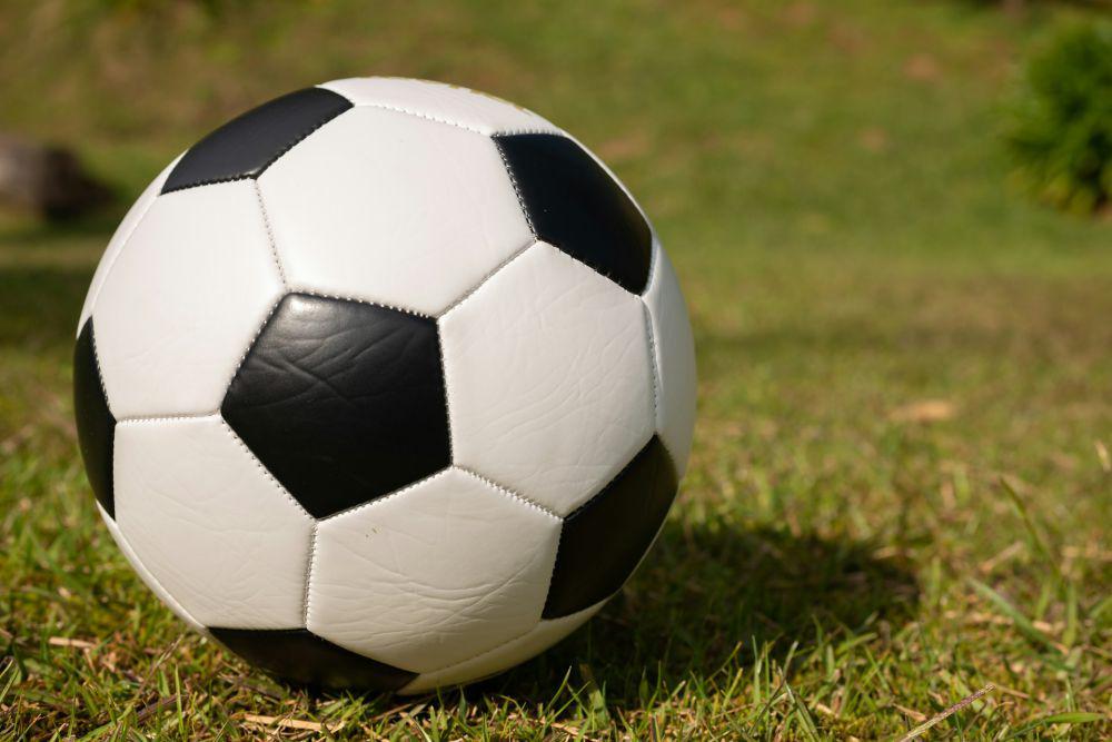 ilustrasi sepak bola (unsplash.com/cafera13)