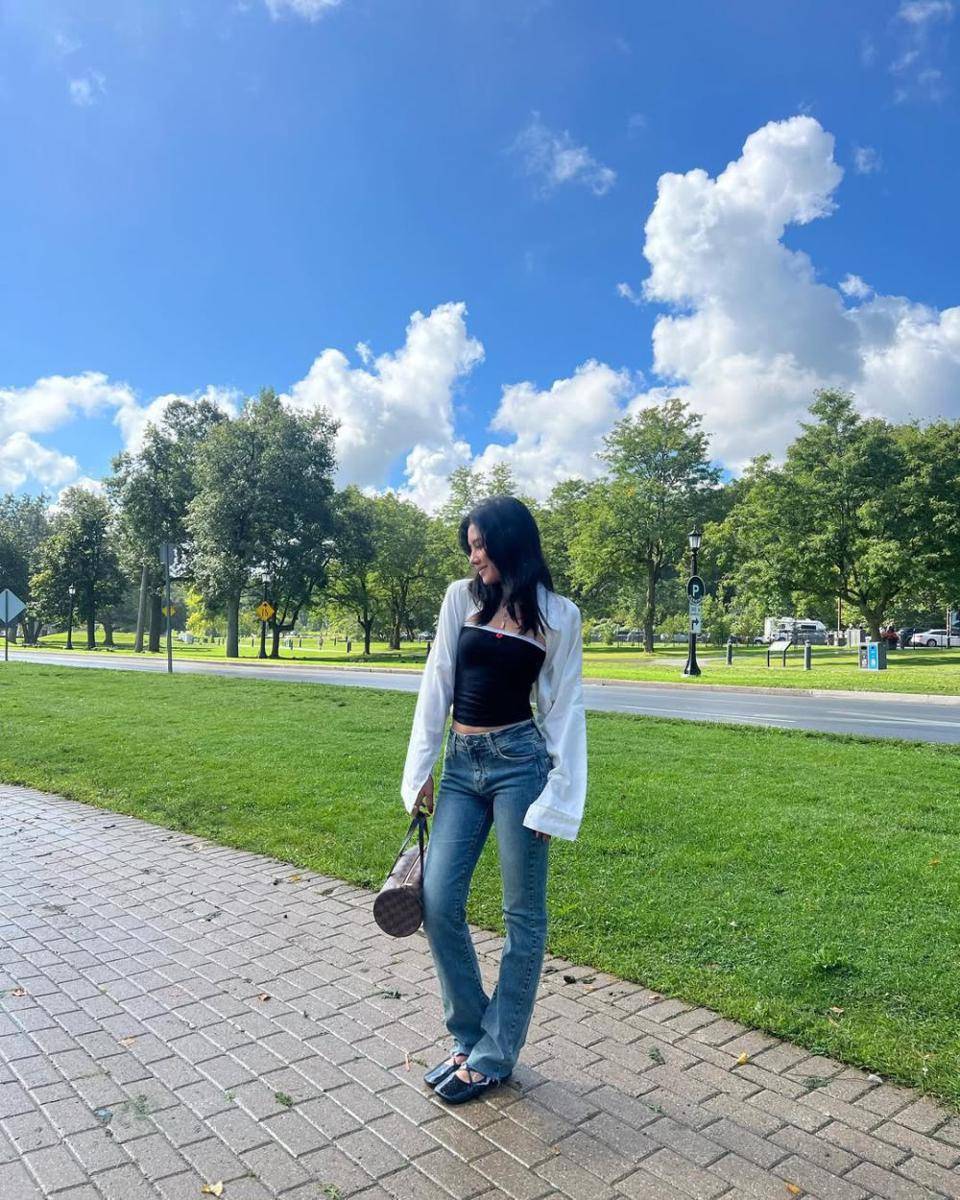 OOTD piknik ke taman kota (instagram.com/sheninacinnamon)