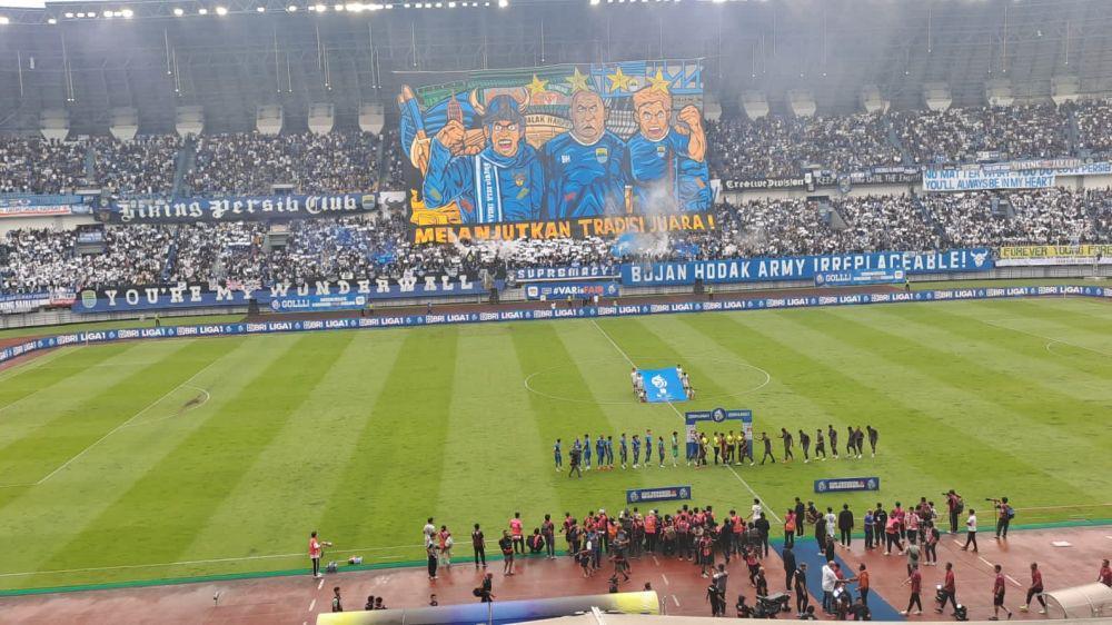 Koreografi Bobotoh Iringi Laga Pamungkas Persib Vs Persis Solo