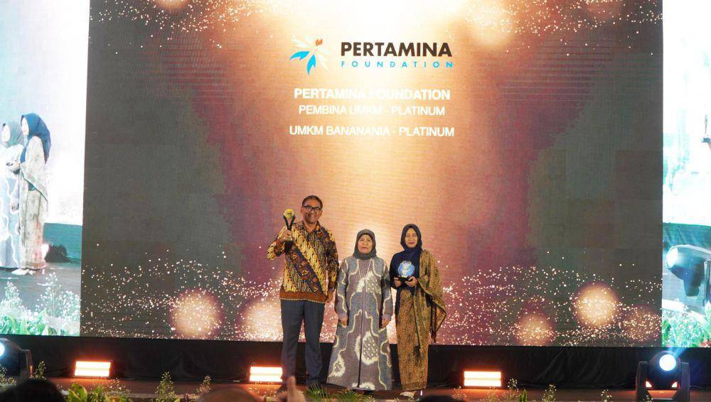 Pertamina meraih penghargaan platinum sebagai Pembina UMKM dan UMKM Binaan di ajang 2nd Bina Mitra UMKM Award 2025. (Dok Pertamina)