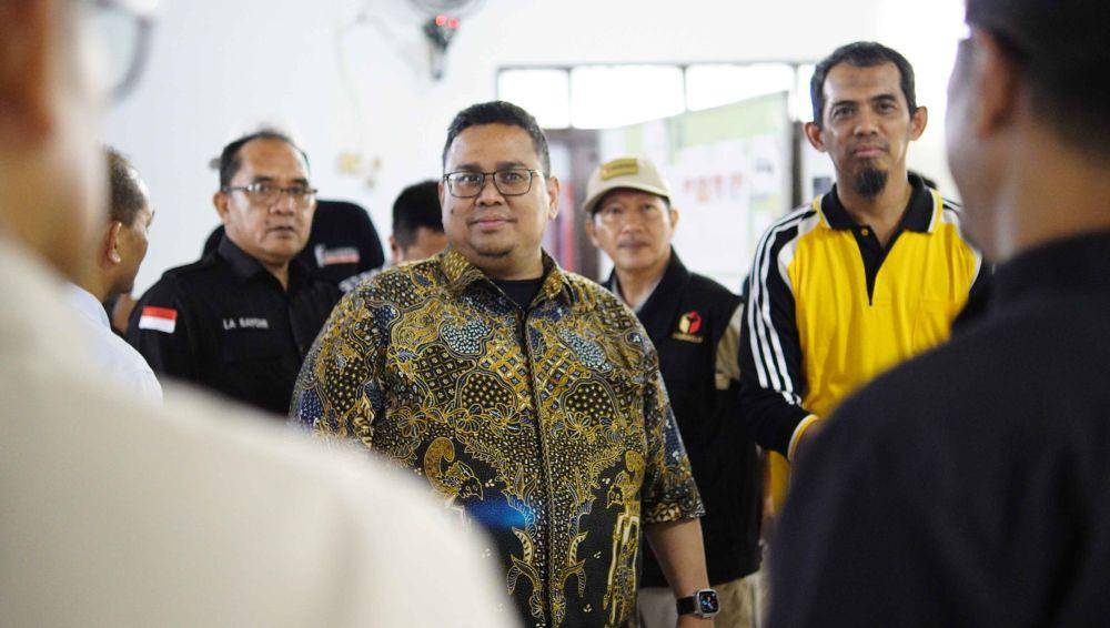 Ketua Badan Pengawas Pemilihan Umum (Bawaslu) RI Rahmat Bagja meninjau langsung pelaksanaan Pemungutan Suara Ulang (PSU) di Kota Palopo, Sulawesi Selatan, Sabtu (24/5/2025). (Dok. Bawaslu Sulsel)
