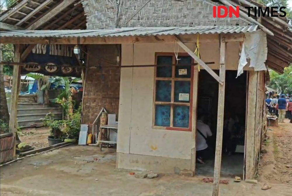 Penampakan rumah calon siswa Sekolah Rakyat, Riski Mubarok. (IDN Times/Tama Yudha Wiguna).