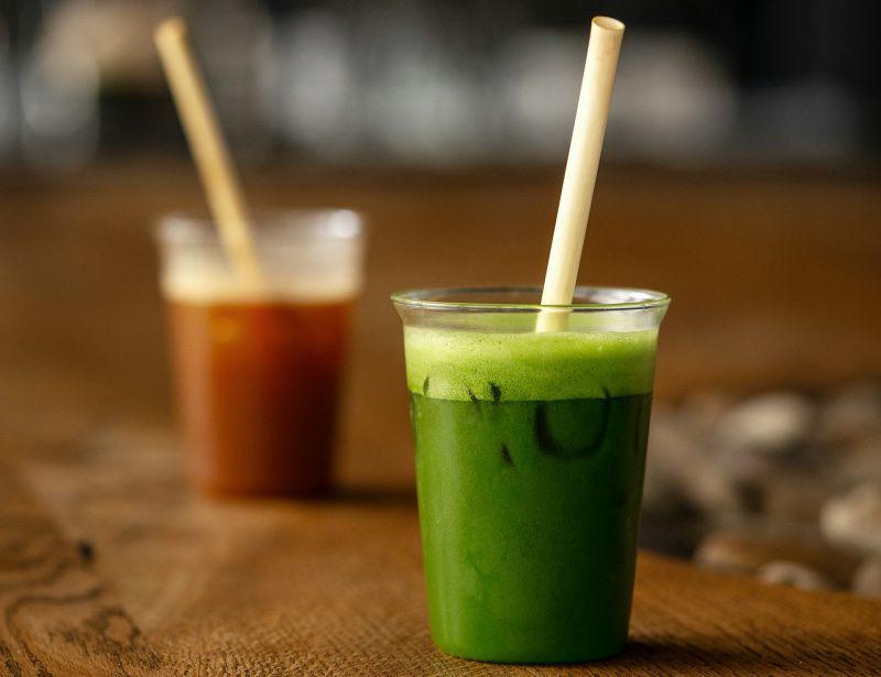 gambar matcha latte dan kopi (unsplash.com/Olena Bohovyk)