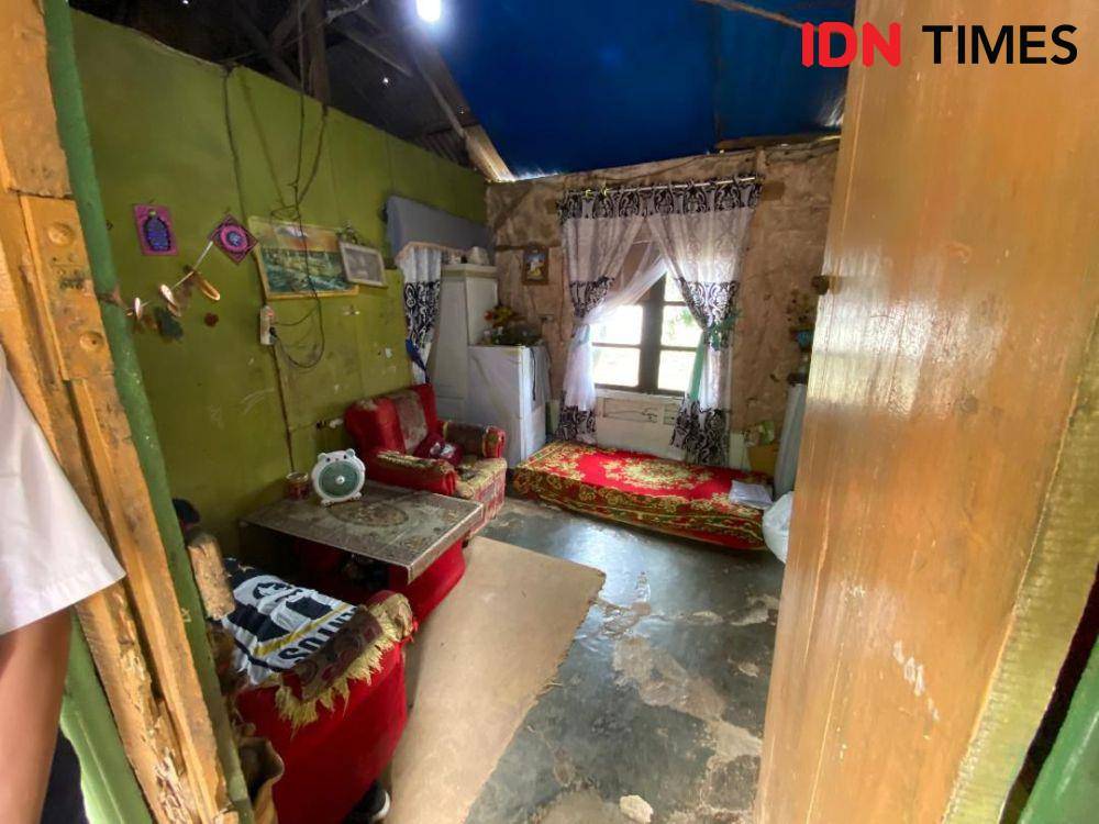 Penampakan rumah calon siswa Sekolah Rakyat di Bandar Lampung, Khusnul Mubarok Arafah. (IDN Times/Tama Yudha Wiguna).