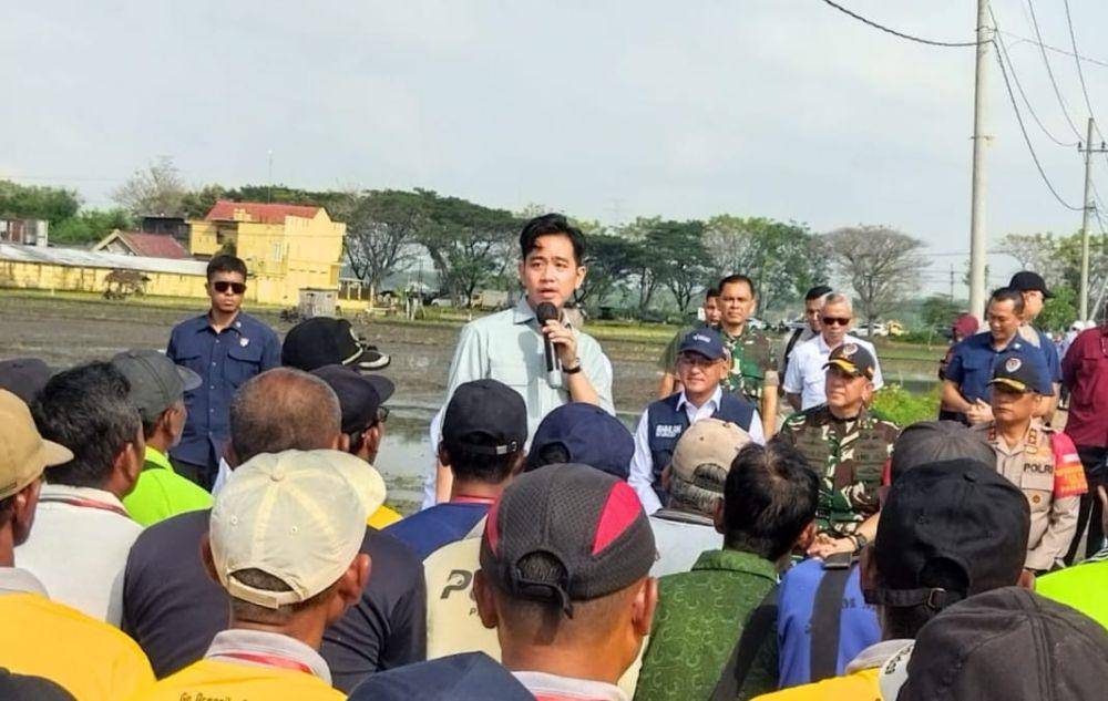 Wakil Presiden RI, Gibran Rakabuming Raka, saat menyapa para petani di Kabupaten Ngawi. IDN Times/ Riyanto.