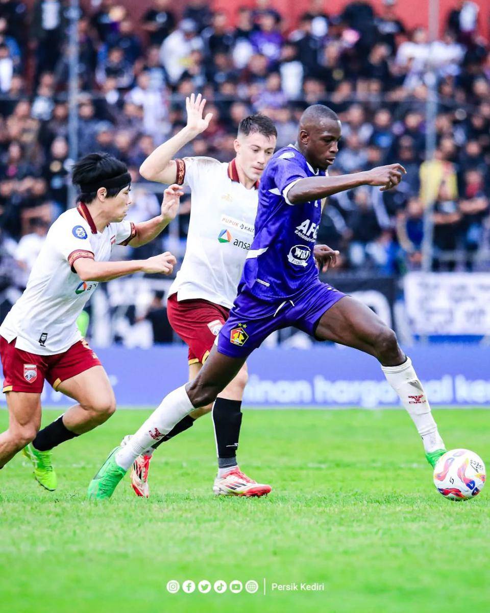 Pemain Persik Kediri saat melawan Borneo FC.instagram.com/persikfcofficial