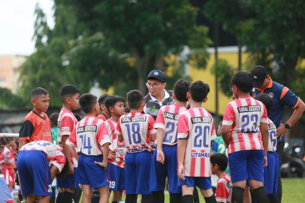 Pesepak bola usia dini beraksi di Liga Utamasia (dok.Danny untuk IDN Times)