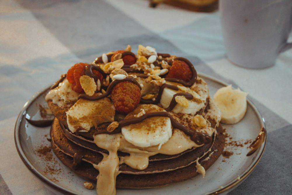 ilustrasi pancake pisang (unsplash.com/Judit Murcia)