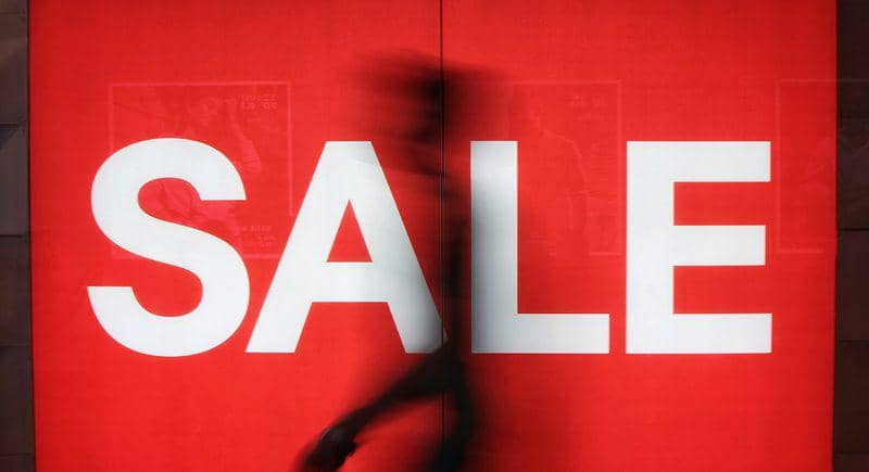 ilustrasi papan diskon harga (unsplash.com/Justin Lim)