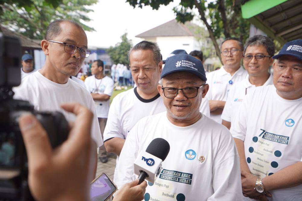 Mendikdasmen, Abdul Mu’ti saat Deklarasi Komitmen Gerakan Anak Indonesia Hebat dan Sistem Penerimaan Murid Baru (SPMB) 2025. (Dok. Istimewa)