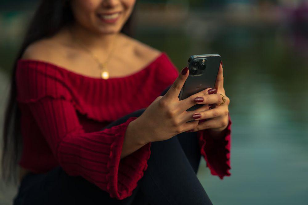 Ilustrasi perempuan sedang foto (pexels.com/Julio Lopez)