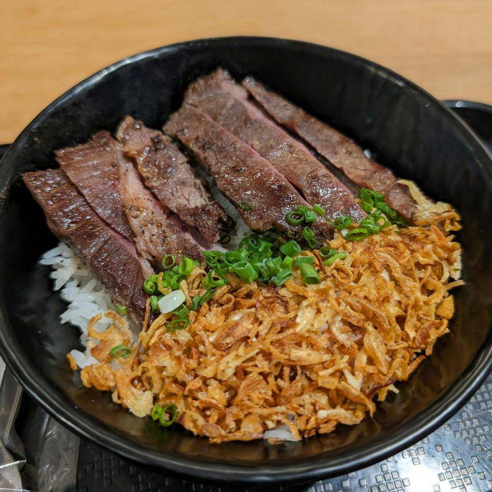 ilustrasi steak rice bowl (pexels.com/Markus Winkler)