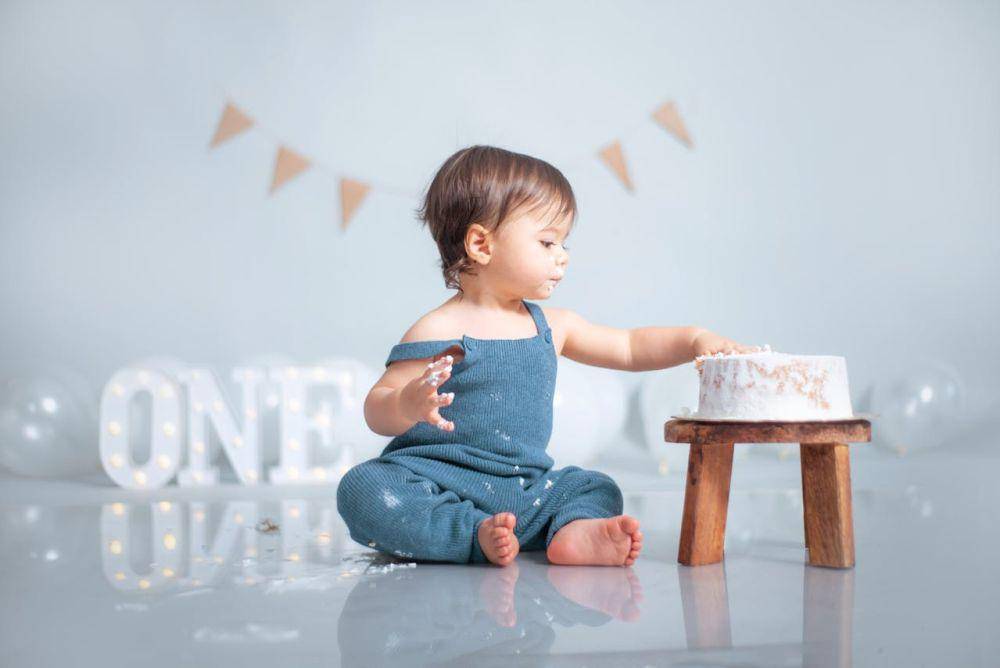 Ilustrasi ulang tahun pertama anak. (Pexels.com/Norman Milwood)