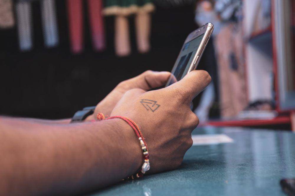 ilustrasi smartphone (pexels.com/Ashutosh Jaiswal)