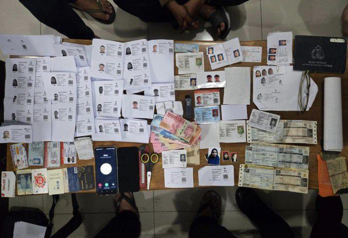 Polisi Tangkap 2 Calo Sindikat SIM Palsu di Medan