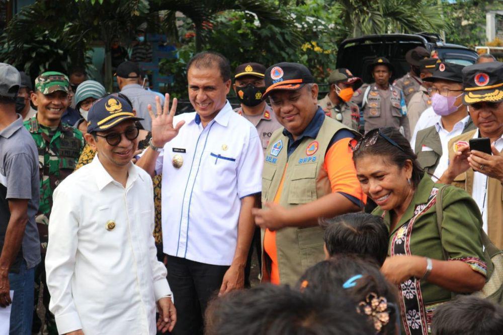 Potret BNPB salurkan bantuan kepada korban erupsi Gunung Lewotobi Laki-Laki (ANTARA)