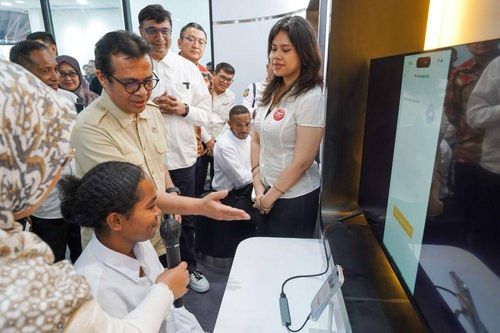 Indosat meresmikan AI Experience Center (AIEC) di Jayapura, Provinsi Papua, sebagai wujud komitmen dalam menghadirkan akses dan manfaat teknologi kecerdasan artifisial (AI) bagi masyarakat di kawasan timur Indonesia. (dok. Indosat)